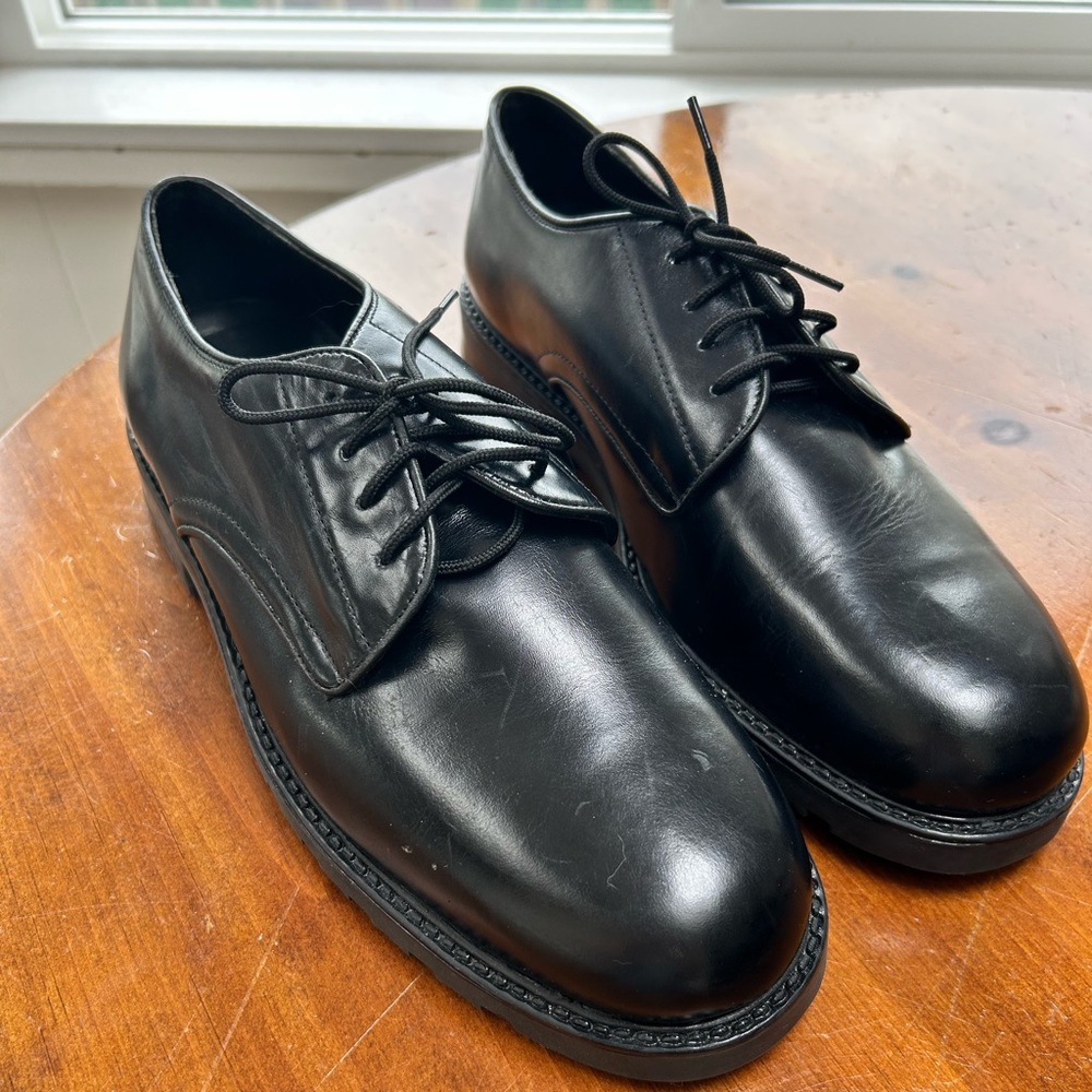 Nunn Bush Black Leather Oxfords- size 10 1/2 M - worn once or twice